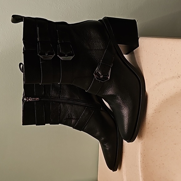 Vince Camuto Leather Mid-Shaft Boots. BNWT. Never worn. - Picture 3 of 10